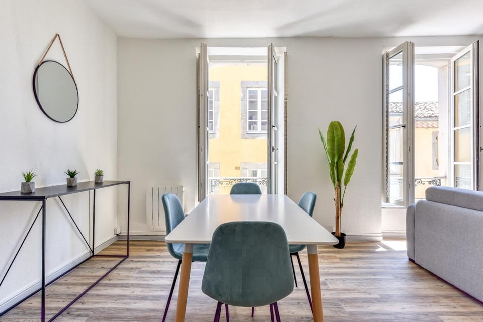 Seating area, Dining area, Dinner