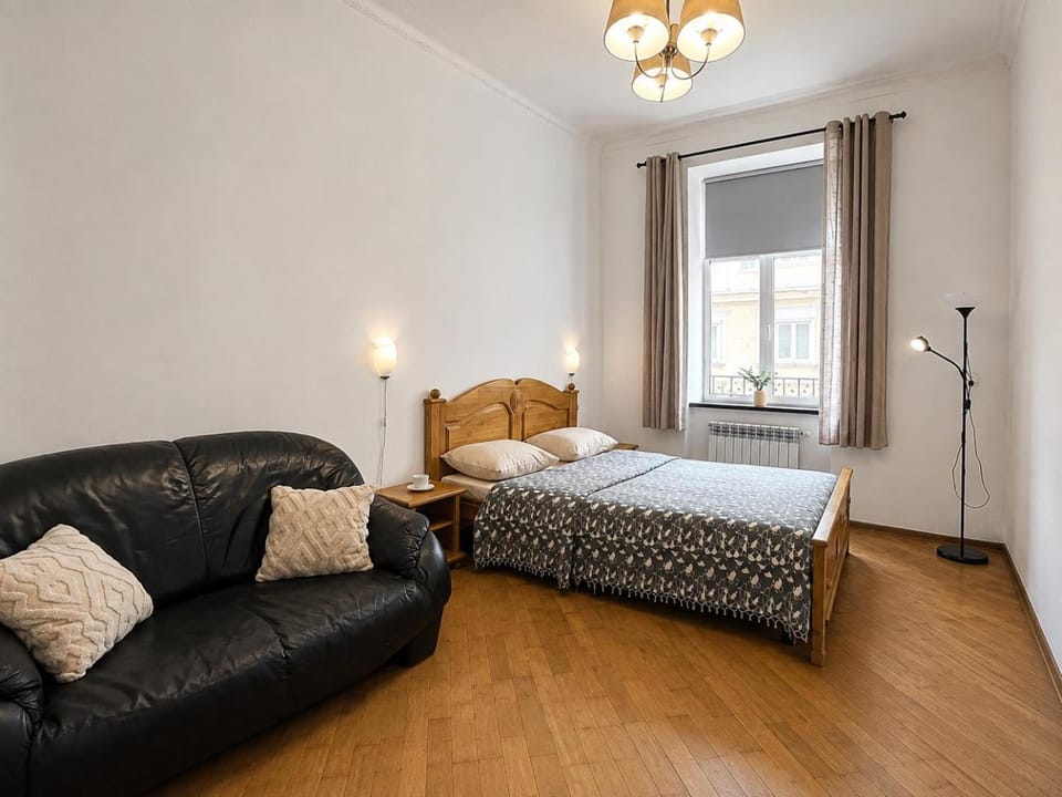 Bed, Photo of the whole room, Seating area, Bedroom