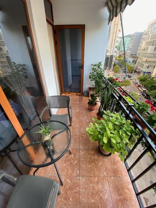 Mimosa’s apartment with lovely balcony Apartment in Tirana