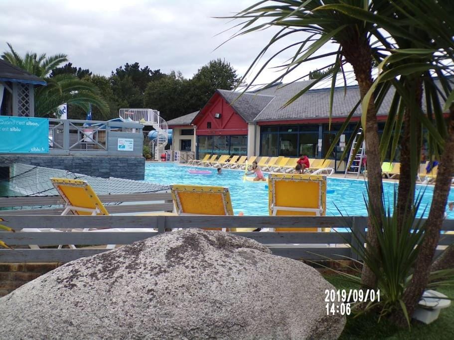 Swimming pool, sunbed