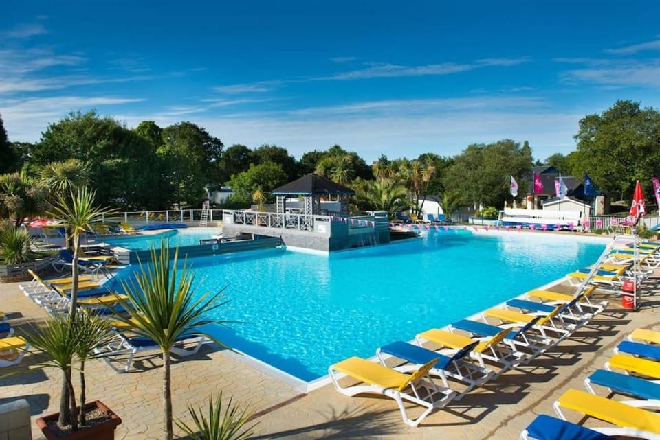 Day, Aqua park, Swimming pool, sunbed