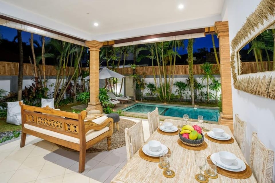 Patio, Natural landscape, Garden, Living room, Food and drinks, Seating area, Dining area, Food, Garden view, Pool view, Swimming pool, sunbed