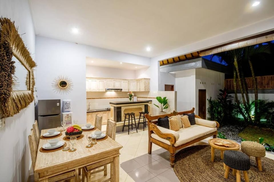 Patio, Coffee/tea facilities, Kitchen or kitchenette, Living room, Seating area, Dining area