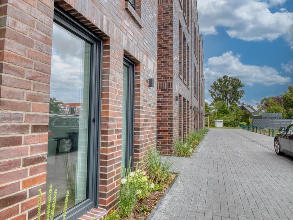 Property building, Facade/entrance, Parking
