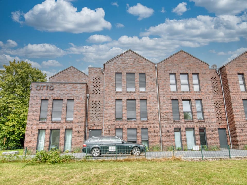 Property building, Facade/entrance