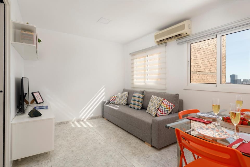 Bed, Living room, Dining area, internet, air conditioner