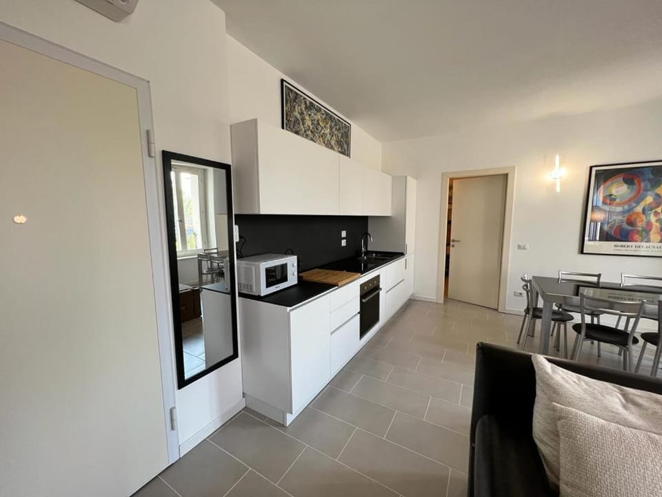 Kitchen or kitchenette, Living room, Seating area, Dining area, oven, stove
