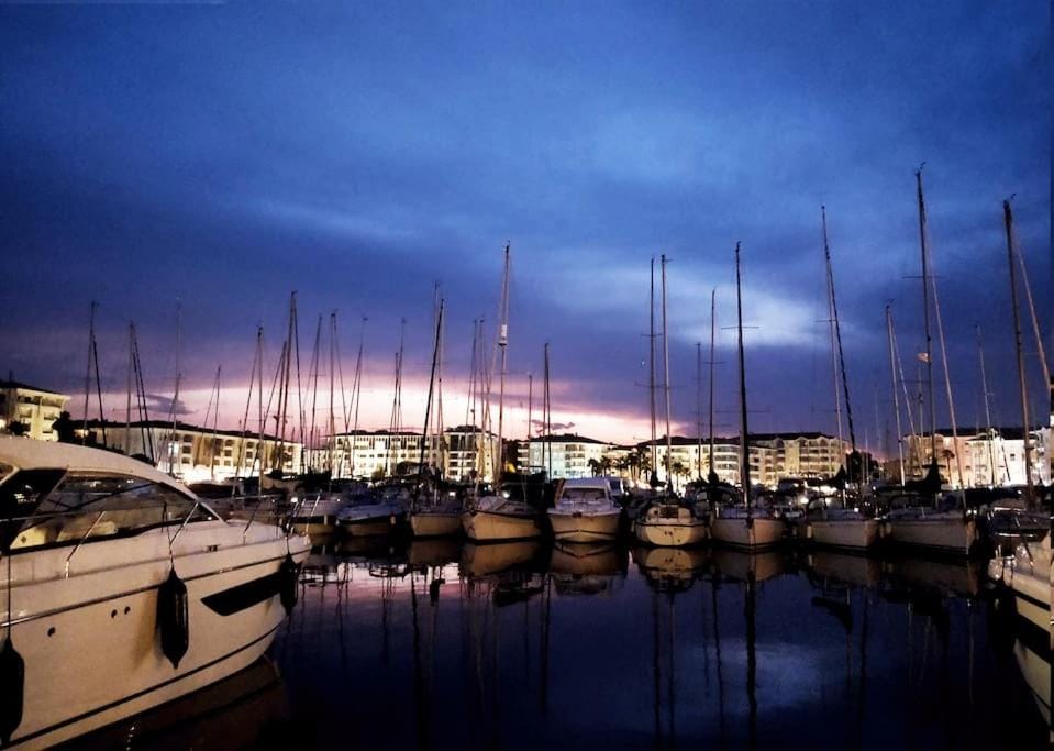 FREJUS PLAGE magnifique studio tout comfort Apartment in Fréjus