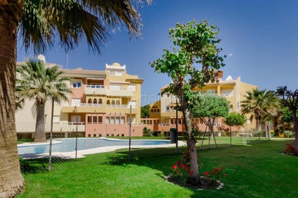 Property building, Garden, Swimming pool