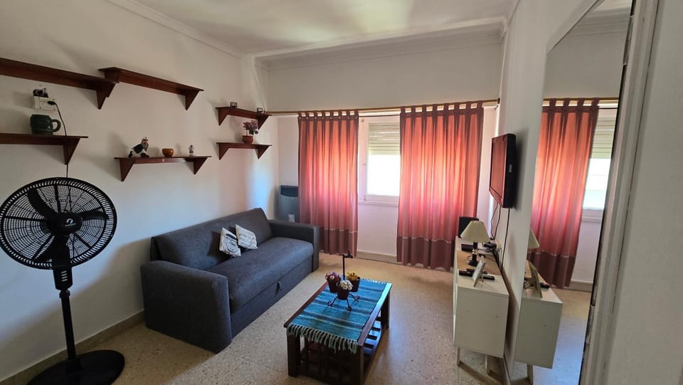 Depto 2 amb dependencia !! muy luminoso a metros de la playa !! Apartment in Mar del Plata
