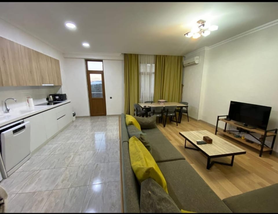 Kitchen or kitchenette, Living room, Seating area, Dining area