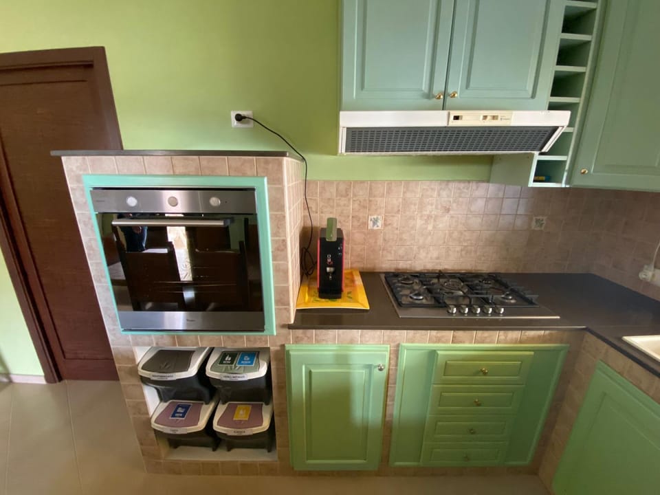 Kitchen or kitchenette, pet friendly, stove