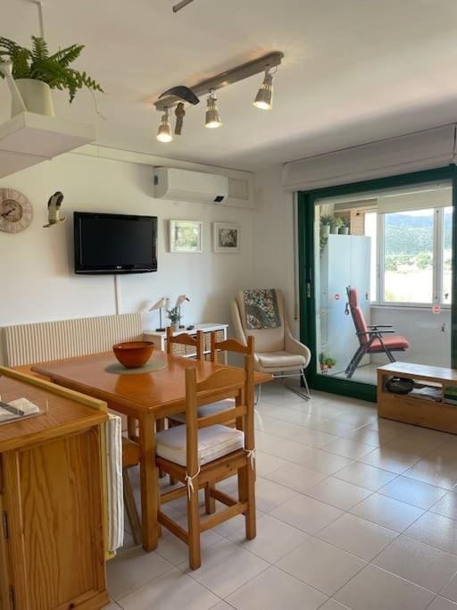 Living room, Dining area, air conditioner