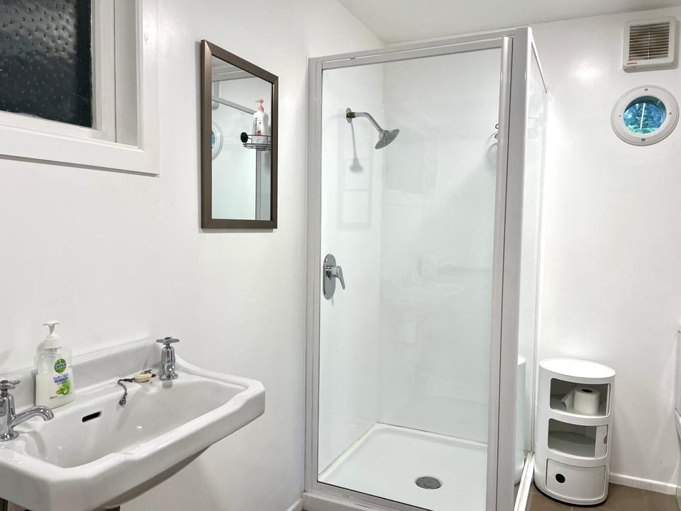 Waiheke Onetangi Near Beach Vacation rental in Auckland Region