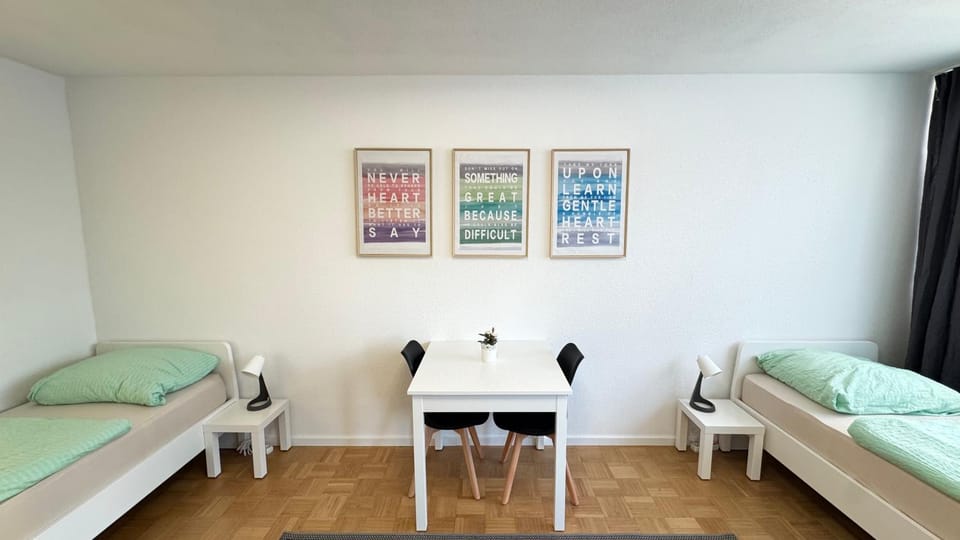 Bed, Living room, Photo of the whole room, Seating area, Dining area, Bedroom