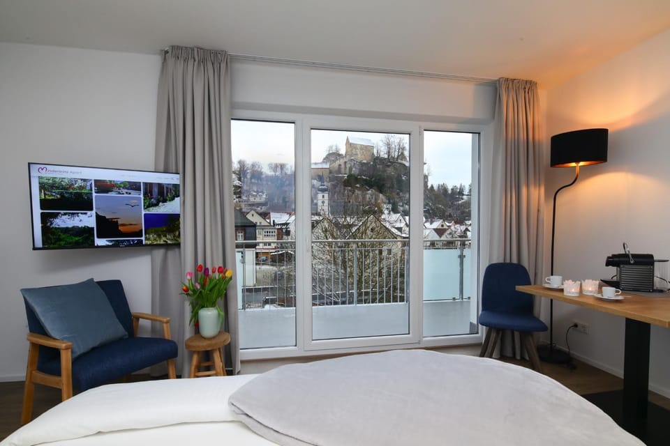 Bed, TV and multimedia, Balcony/Terrace, Dining area
