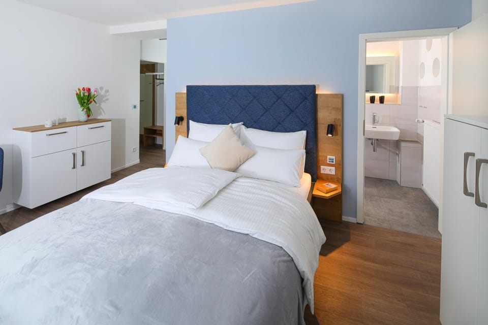 Bed, Bathroom, wardrobe
