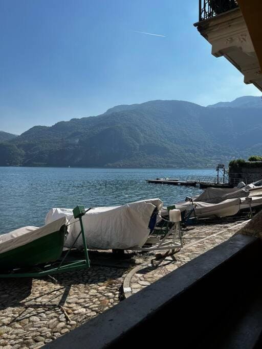Casa Gelsomino -Casa with garden, near the Lake House in Mandello del Lario