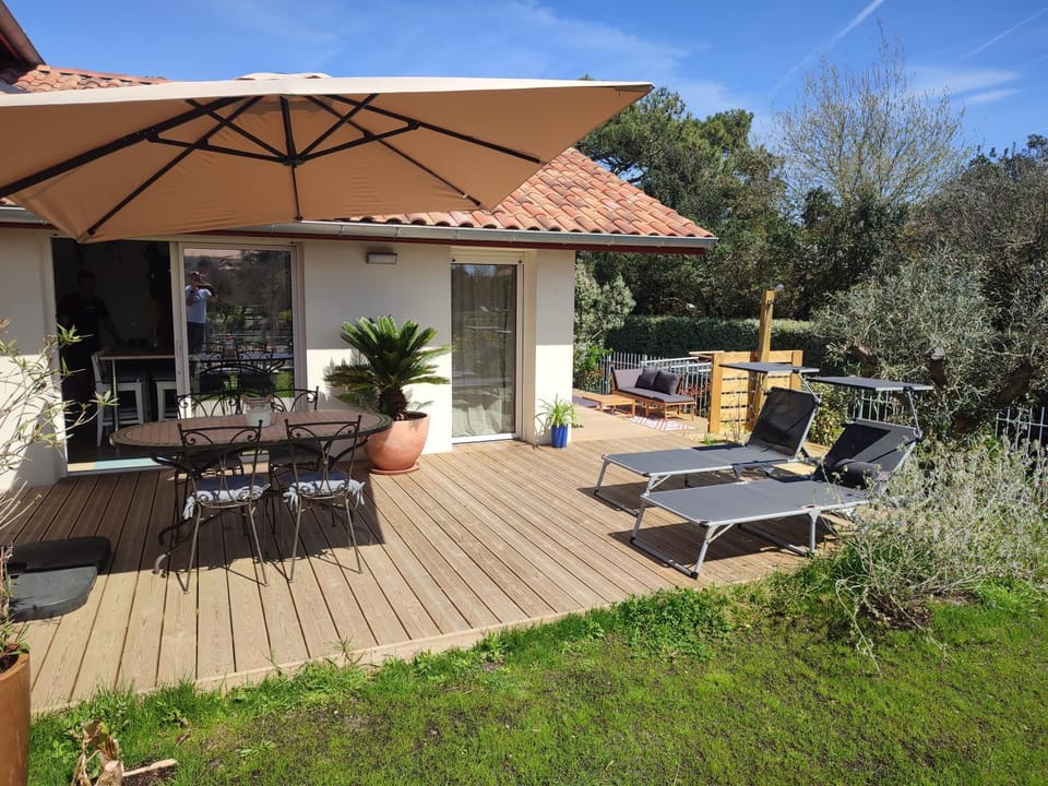 Patio, Garden, Dining area, sunbed