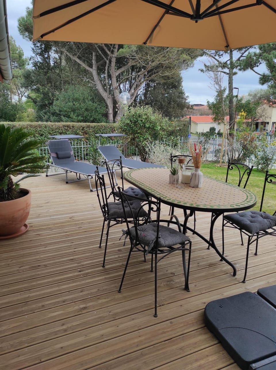 Garden, Dining area