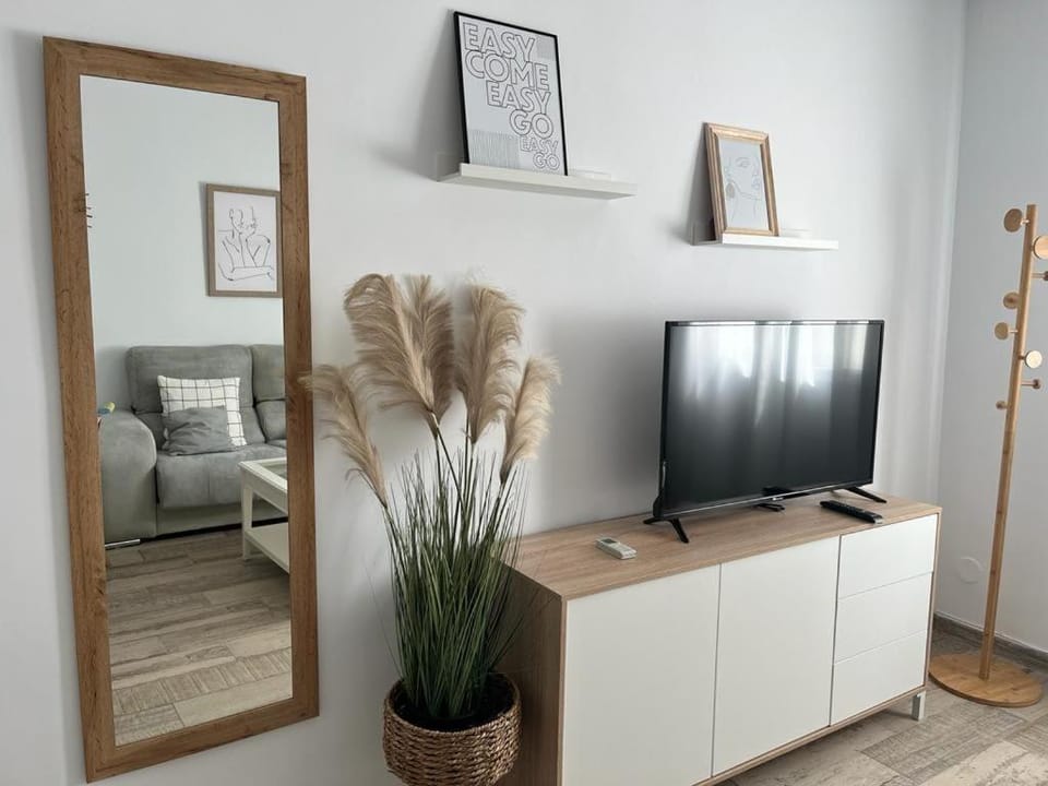 Communal lounge/ TV room, TV and multimedia, Evening entertainment