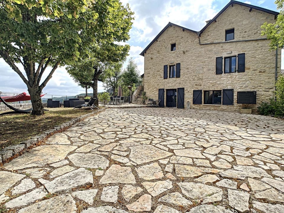 Property building, Garden, Garden, Parking