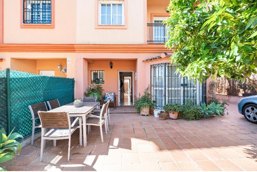 Patio, Dining area, Garden view, Parking