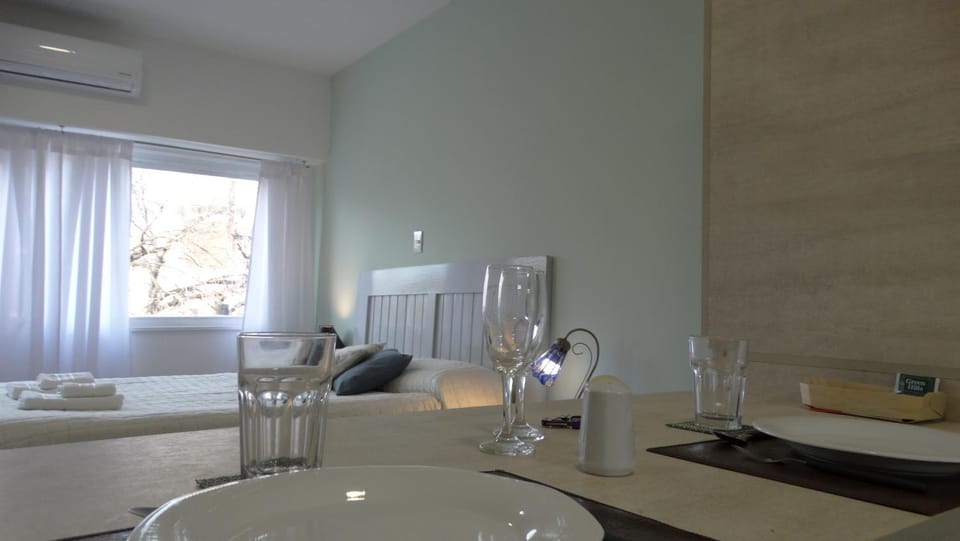 Bed, Living room, Photo of the whole room, Seating area, Dining area, Bedroom, towels