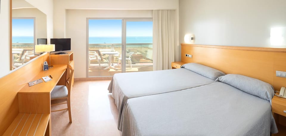 Bed, Photo of the whole room, Sea view