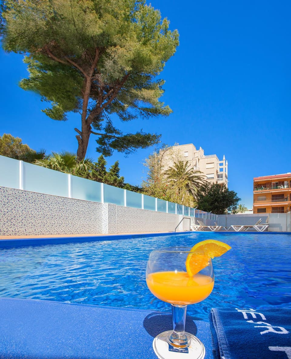 Day, Swimming pool, Non alcoholic drinks