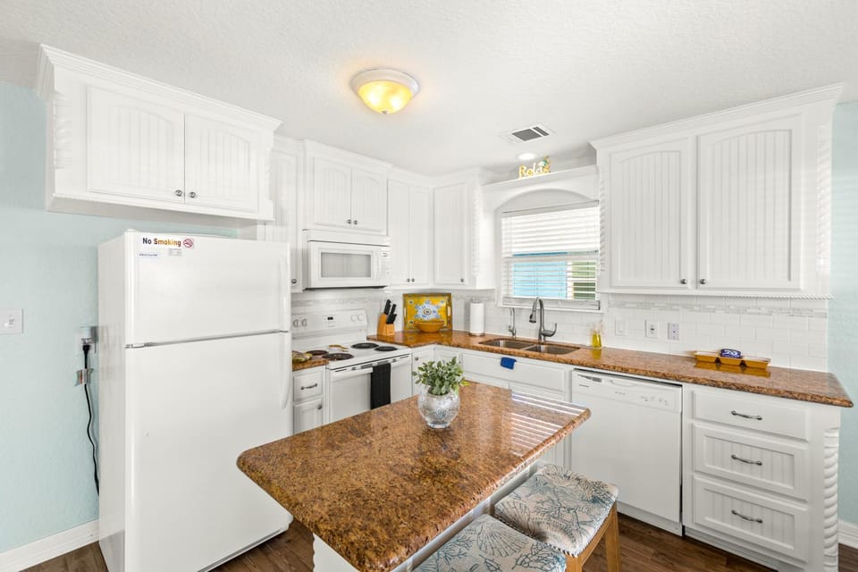 Kitchen or kitchenette, minibar, pet friendly, stove