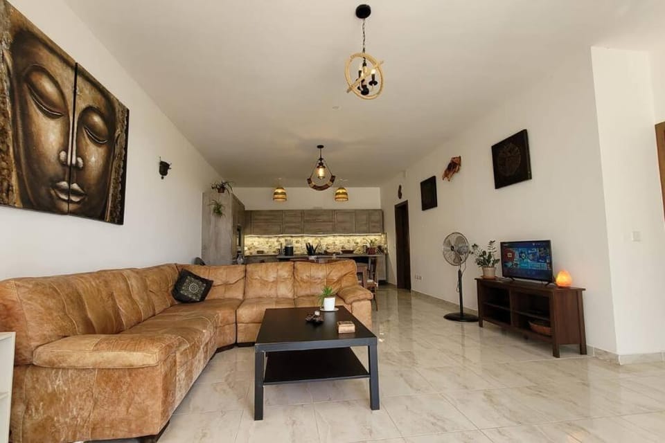 TV and multimedia, Living room, Seating area, Evening entertainment