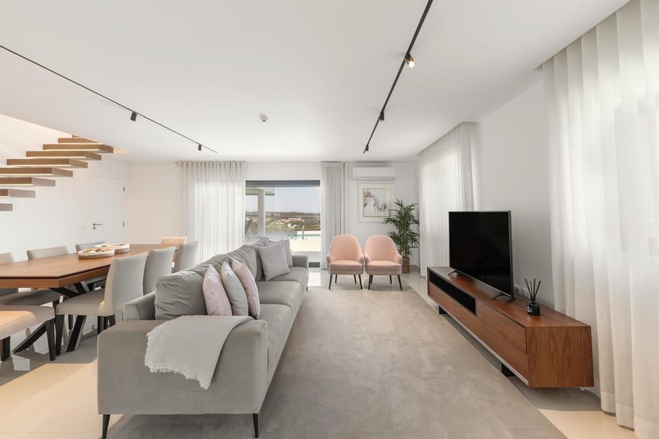 Communal lounge/ TV room, TV and multimedia, Living room, Seating area