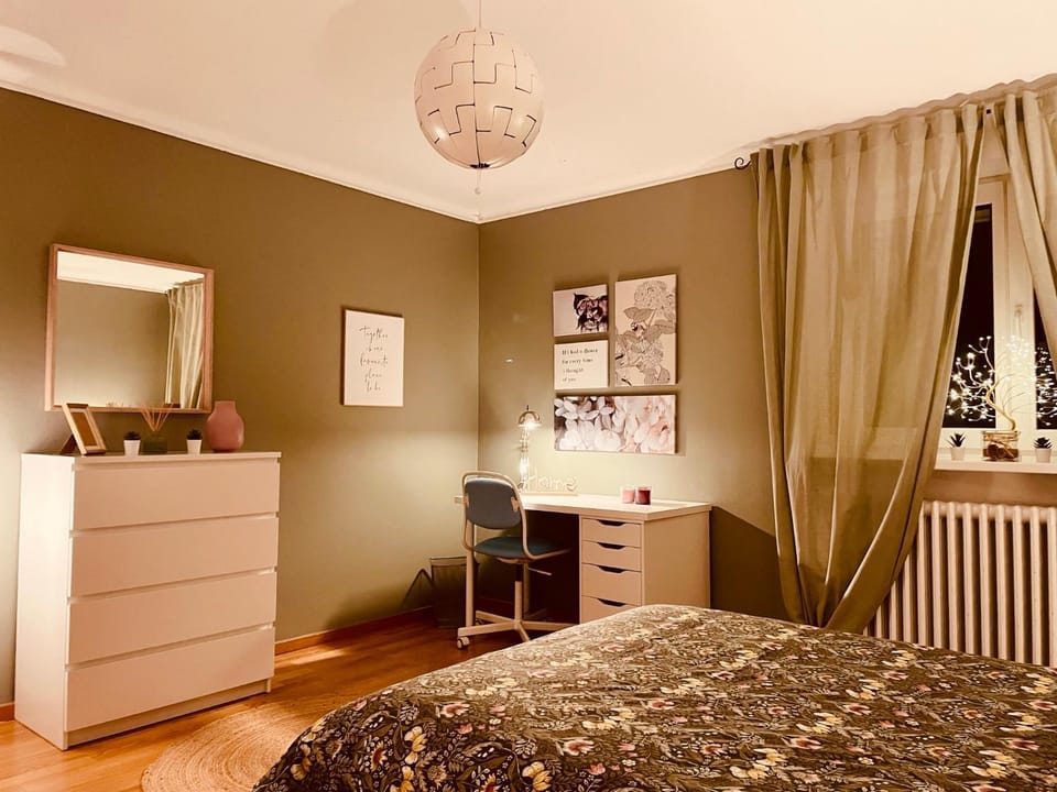 Bed, Photo of the whole room, Bedroom