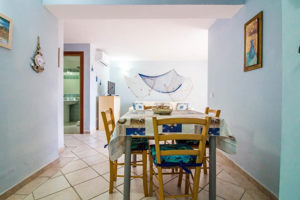 Day, Living room, Seating area