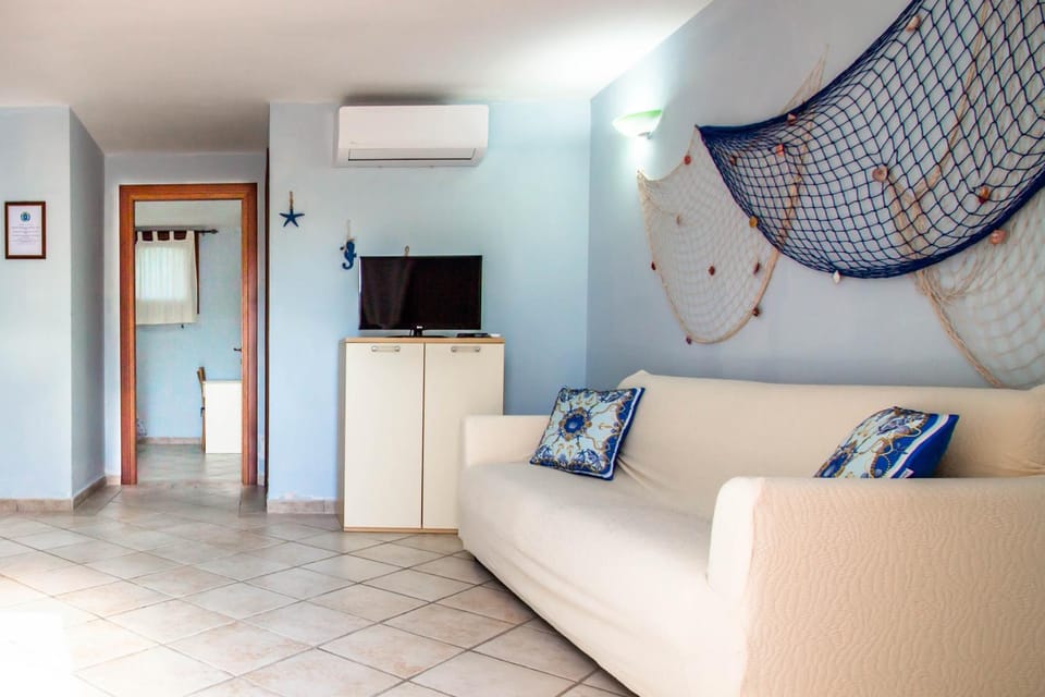 Communal lounge/ TV room, TV and multimedia, Living room, Seating area