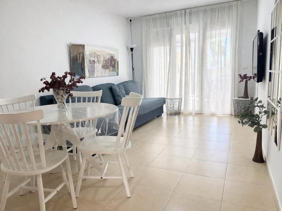 TV and multimedia, Seating area, Dining area