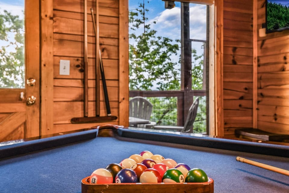 Billiard, Game Room