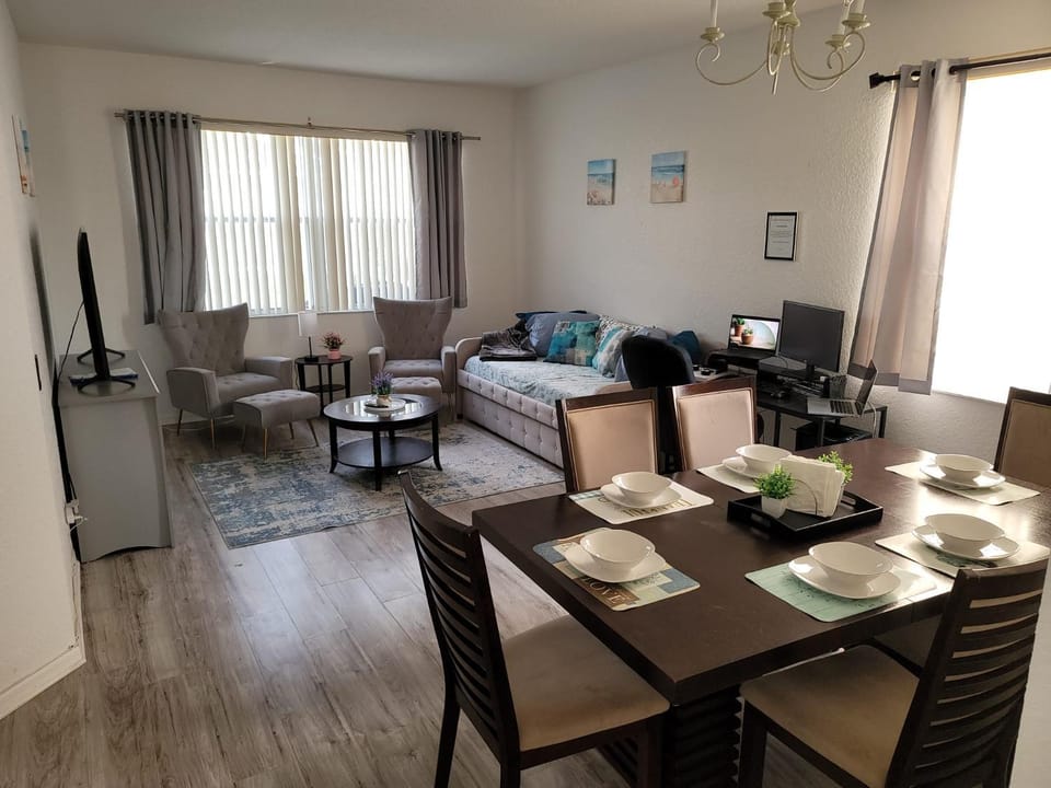 Living room, Photo of the whole room, Seating area, Dining area