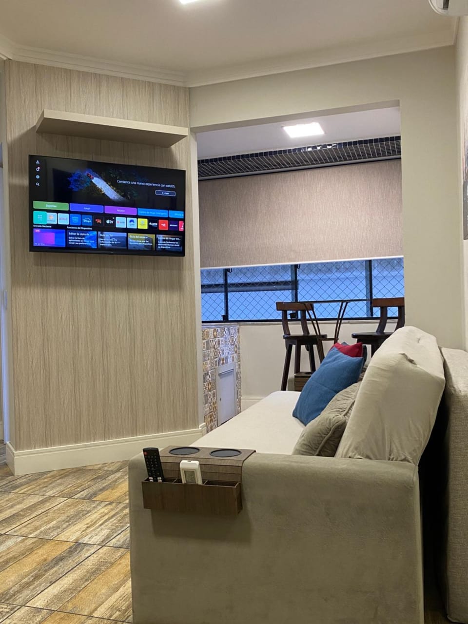 Communal lounge/ TV room, TV and multimedia, Living room, air conditioner