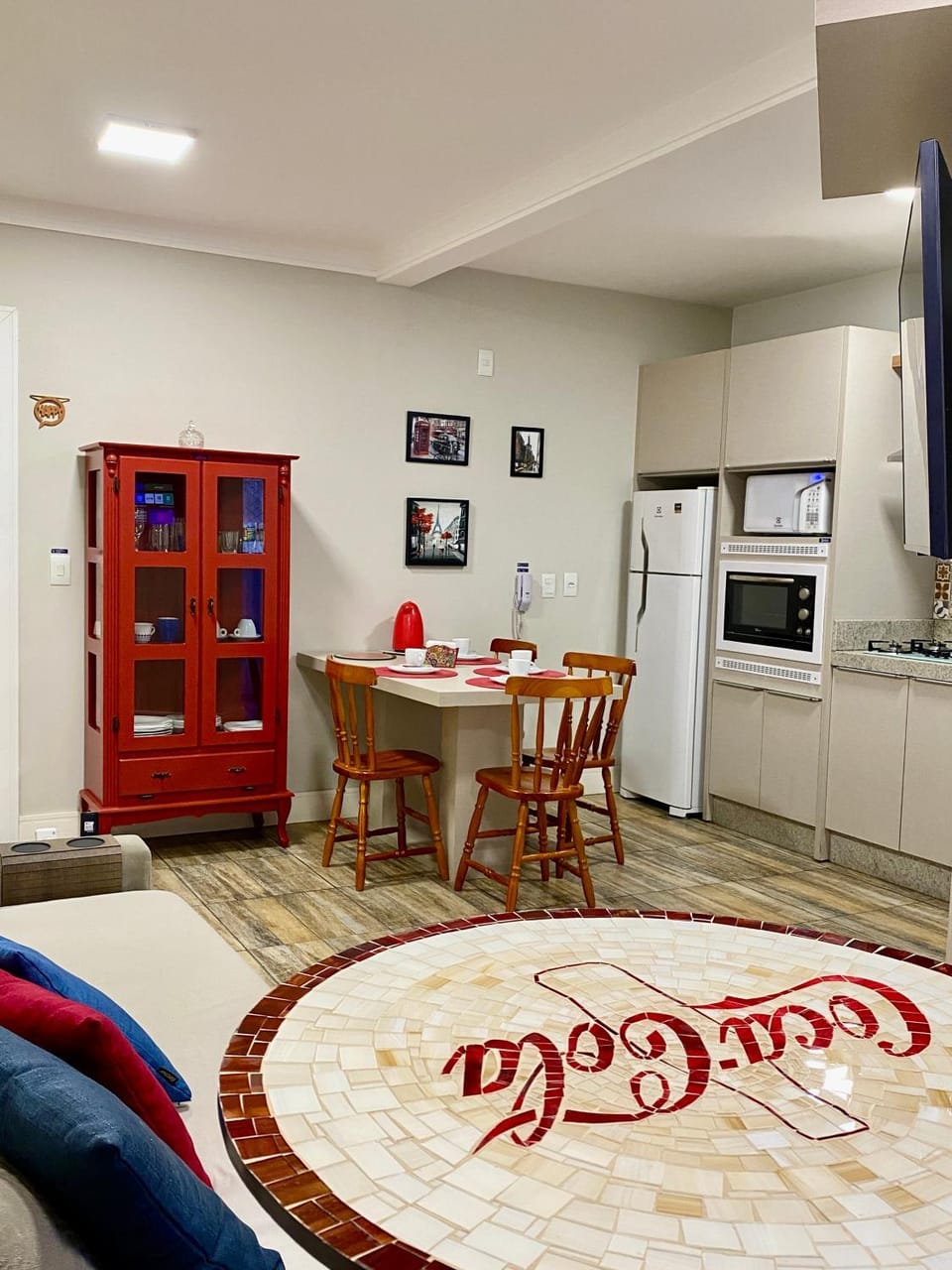 Kitchen or kitchenette, Dining area, oven, stove