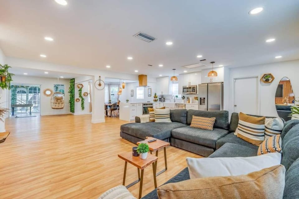 Fox Garden-Heated Pool-Spa- Boho-Downtown & Beach Villa in Fort Lauderdale