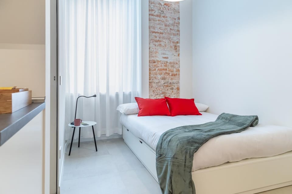 Bed, Photo of the whole room, towels