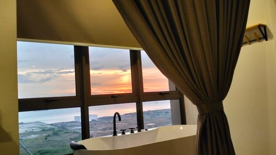 NEW Stylish Seaview Bali Residences studio near Jonker 4 pax Apartment in Malacca