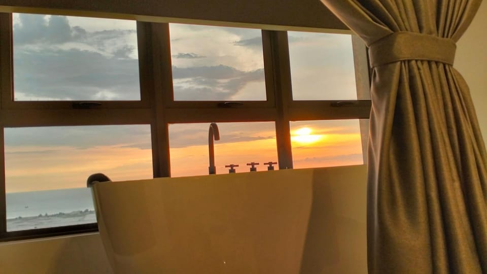 NEW Stylish Seaview Bali Residences studio near Jonker 4 pax Apartment in Malacca