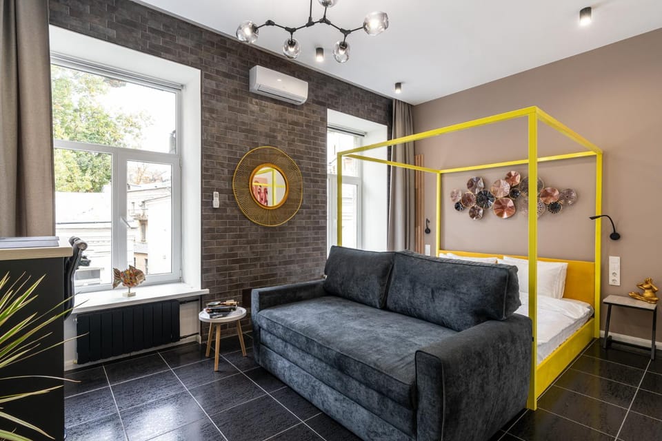 Loft Studios - 2 Mins to Maydan - City Center - WiFi Apartment in Kiev City - Kyiv