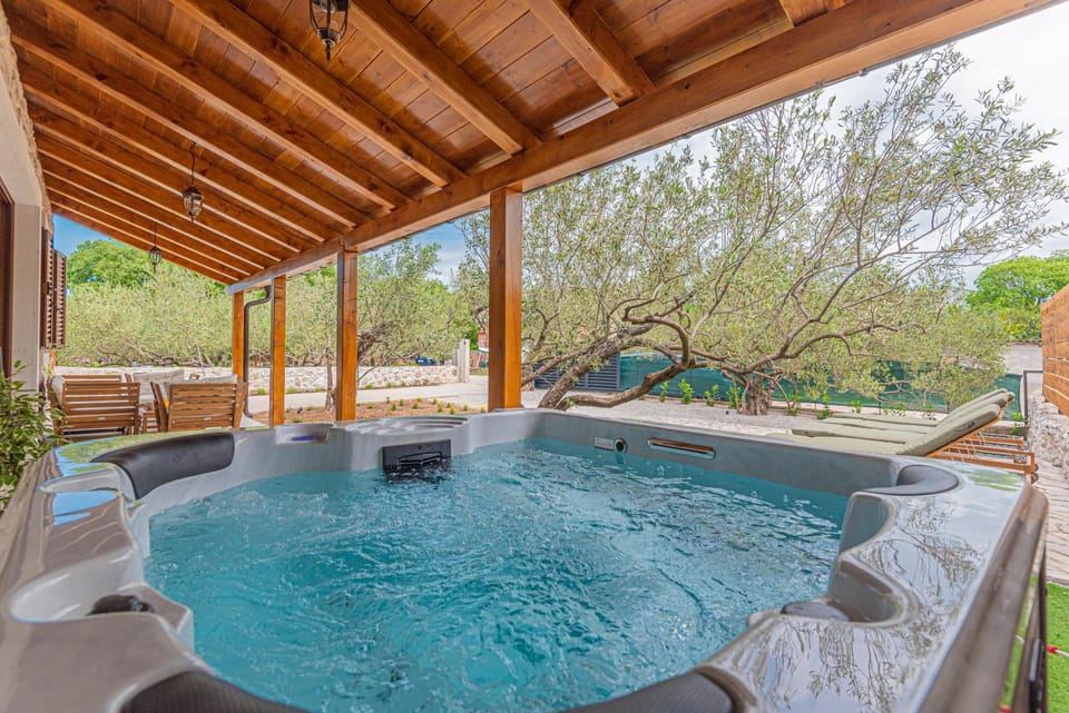 Hot Tub, Balcony/Terrace