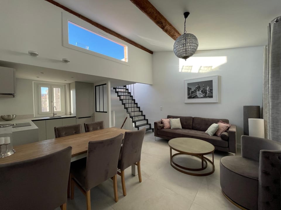 Kitchen or kitchenette, Living room, Dining area