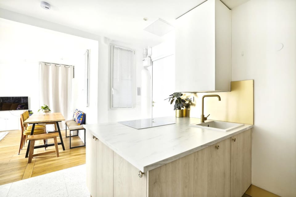 Kitchen or kitchenette, Dining area, stove
