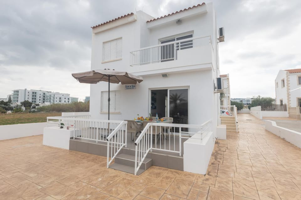 Property building, Patio, Day, View (from property/room), Balcony/Terrace